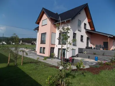 Das Gebäude in dem sich die Ferienwohnung befindet