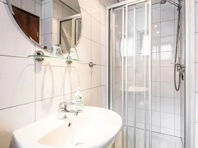 Ein Badezimmer in der Unterkunft Apartment Reinskopf-4 by Interhome