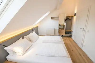 Ein Bett oder Betten in einem Zimmer der Unterkunft BG Living & Hosting - Historisches Ferienhaus 
