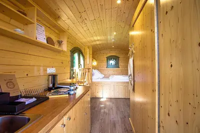 Küche/Küchenzeile in der Unterkunft Eifel-Camp Freilinger See