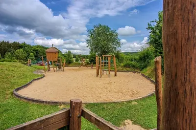Ein Kinderspielbereich in der Unterkunft Eifel-Camp Freilinger See