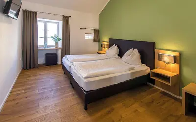 Ein Bett oder Betten in einem Zimmer der Unterkunft Müllisch's Hof Hotel