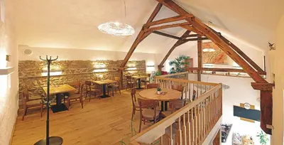 Ein Restaurant oder anderes Speiselokal in der Unterkunft Müllisch's Hof Hotel