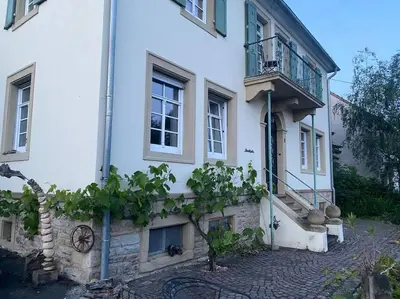 Das Gebäude in dem sich die Ferienwohnung befindet