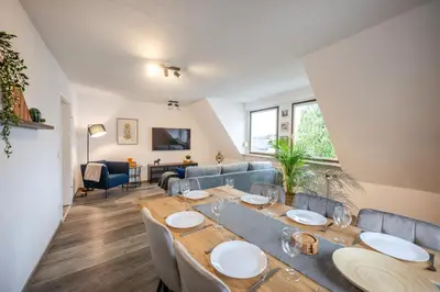 TV/Unterhaltungsangebot in der Unterkunft Obere Rheinblick-Oase Komfort mit 2 SZ Balkon