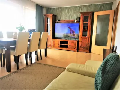 TV/Unterhaltungsangebot in der Unterkunft Mosel Ferienwohnung 3-Zimmer Garten Balkon Free Parking Netflix Premium Disney Premium