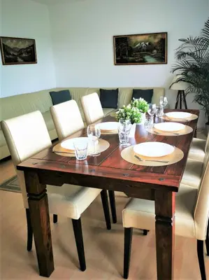 Ein Sitzbereich in der Unterkunft Mosel Ferienwohnung 3-Zimmer Garten Balkon Free Parking Netflix Premium Disney Premium