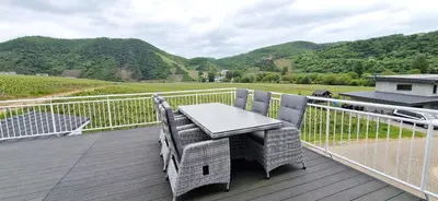 Ein allgemeiner Bergblick oder ein Berglick von der Villa aus