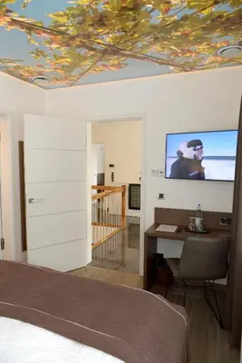 TV/Unterhaltungsangebot in der Unterkunft 5 STERNE LUXUS VILLA KLIMATISIERT DACHTERRASSE MIT ATEMBERAUBENDER AUSSICHT ooooo