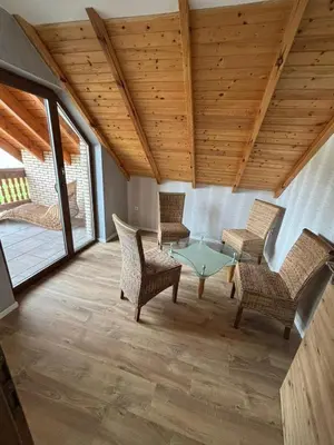 Ein Sitzbereich in der Unterkunft Chalet Nicole