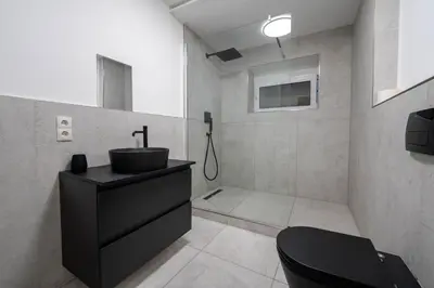 Ein Badezimmer in der Unterkunft Sanierte Wohnung 
