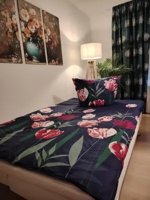 Ein Bett oder Betten in einem Zimmer der Unterkunft Rhein Ferienwohnung 3-Zimmer Garten Free Parking Netflix Premium Disney Premium