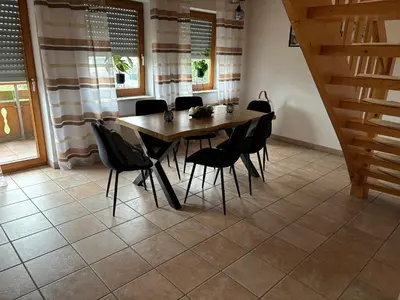 Ein Sitzbereich in der Unterkunft Ferienwohnung Monteure Unterkunft