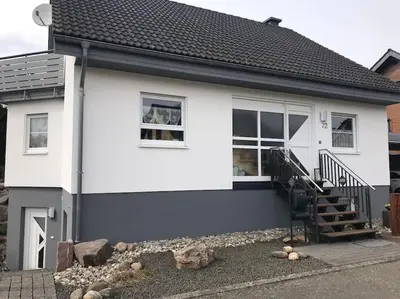 Das Gebäude in dem sich die Ferienwohnung befindet