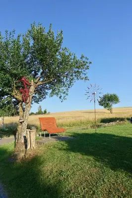 Ein Garten an der Unterkunft Landhaus Müller am Nationalpark Hunsrück-Hochwald