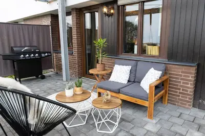 Ein Balkon oder eine Terrasse in der Unterkunft Cozy Souterrain Terrasse Garten Panoramablick