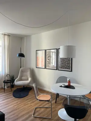Ein Sitzbereich in der Unterkunft Ferienwohnung Äskulaphof