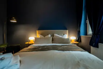 Ein Bett oder Betten in einem Zimmer der Unterkunft LLR Design Apartment - Satin Mood im Zentrum von Koblenz