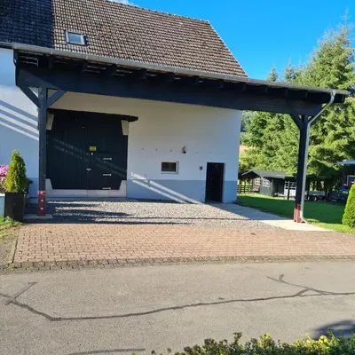 Das Gebäude in dem sich die Ferienwohnung befindet