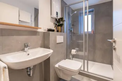 Ein Badezimmer in der Unterkunft Modernes Studio Augusta am Rhein, vollausgestattet, ruhig und verkehrsgünstig gelegen
