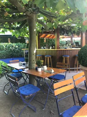 Ein Garten an der Unterkunft Gasthaus Sonnen