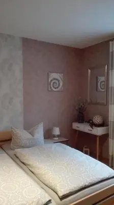Ein Bett oder Betten in einem Zimmer der Unterkunft Zimmer Schmitz