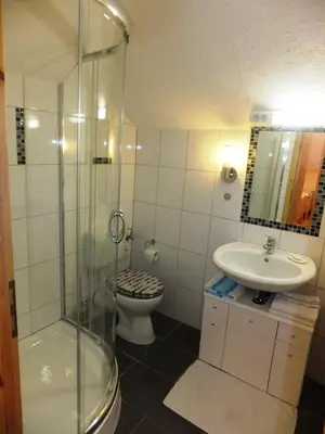 Ein Badezimmer in der Unterkunft Zimmer Schmitz