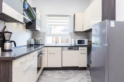 Küche/Küchenzeile in der Unterkunft Rheinland Apartments - Stilvolle, moderne Unterkunft mit kostenfreiem WLAN und Parkplatz
