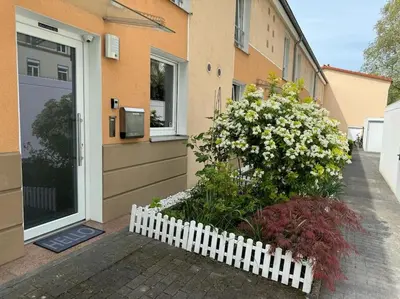 Das Gebäude in dem sich das Ferienhaus befindet