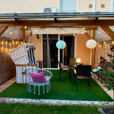 Ganzes Haus mit einer Terrasse