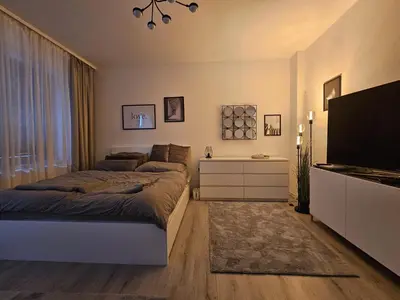Ein Bett oder Betten in einem Zimmer der Unterkunft Moderne 2 Zimmer 70 qm Wohnung in Top Altstadtlage