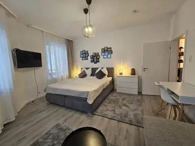 Ein Bett oder Betten in einem Zimmer der Unterkunft Moderne 2 Zimmer 70 qm Wohnung in Top Altstadtlage