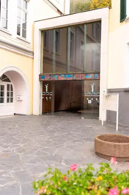 Eine Fassade oder ein Eingang zu little DrEaMS