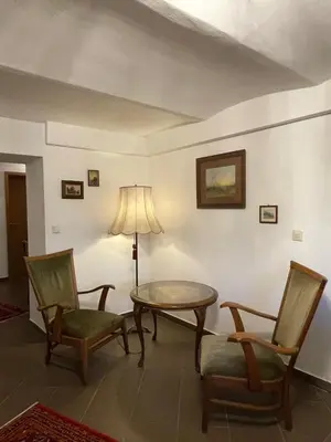 Ein Sitzbereich in der Unterkunft Ferienwohnung der besonderen Art in Villa am Glan