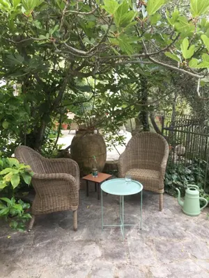 Ein Garten an der Unterkunft Ferienwohnung der besonderen Art in Villa am Glan
