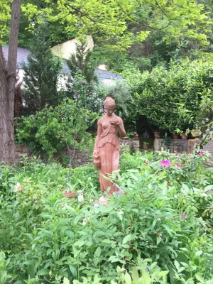 Ein Garten an der Unterkunft Ferienwohnung der besonderen Art in Villa am Glan