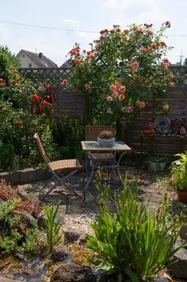 Ein Garten an der Unterkunft Ferienwohnung Am Korretsberg