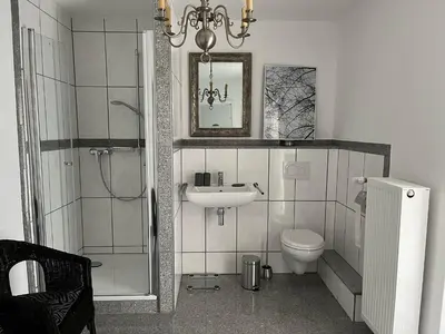 Ein Badezimmer in der Unterkunft Haus Arthur Klingels, Ferienwohnungen