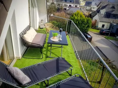Ein Balkon oder eine Terrasse in der Unterkunft Auszeit mit Moselblick -klimatisiert-