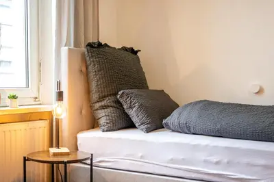 Ein Bett oder Betten in einem Zimmer der Unterkunft Südstadt-Oase 2 Komfort mit 2 SZ und Balkon