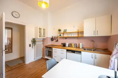 Küche/Küchenzeile in der Unterkunft Südstadt Oase auf zwei Etagen 4 SZ und Balkon