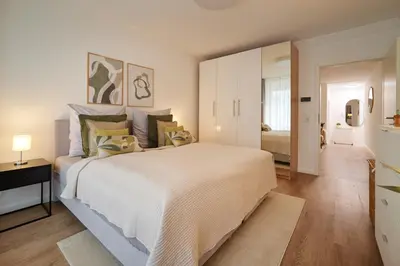 Ein Bett oder Betten in einem Zimmer der Unterkunft BG Living & Hosting - Stilvolle Ferienwohnung im Zentrum von Wittlich - 2 Schlafzimmer, Netflix, Waschmaschine, bis 4 Personen