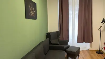 Ein Sitzbereich in der Unterkunft Koblenz 1 Bed Sleeps 5 City Views