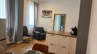 Ein Sitzbereich in der Unterkunft Koblenz 1 Bed Sleeps 5 City Views