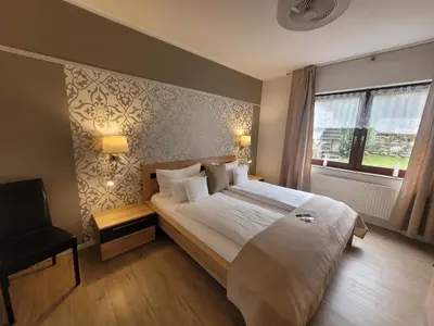 Ein Bett oder Betten in einem Zimmer der Unterkunft Gästehaus Burgberg, Weinhaus Fries