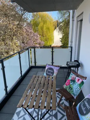 Ein Balkon oder eine Terrasse in der Unterkunft Zentrale Neubauwohnung mit Balkon