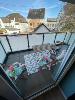 Ein Balkon oder eine Terrasse in der Unterkunft Zentrale Neubauwohnung mit Balkon