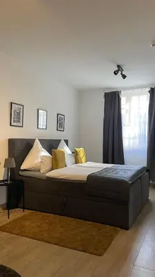 Ein Bett oder Betten in einem Zimmer der Unterkunft City Apartments Trier Suite 5