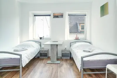 Ein Bett oder Betten in einem Zimmer der Unterkunft StadtRaum mit 3 Zimmer am Rhein WE5