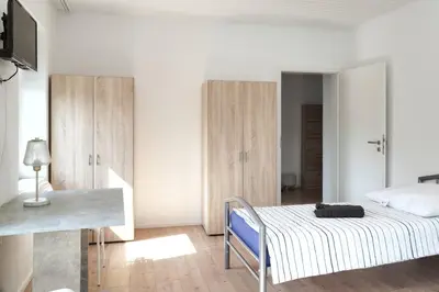 Ein Bett oder Betten in einem Zimmer der Unterkunft StadtRaum mit 3 Zimmer am Rhein WE5